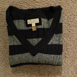 Very cute AE sweater!